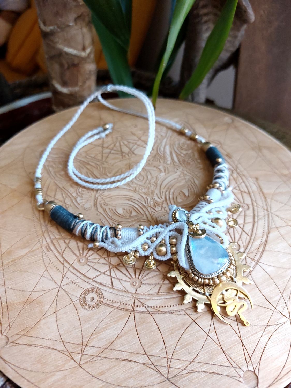 Moonstone necklace white