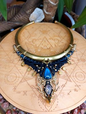 Labradorite and opal torque