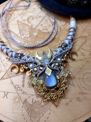 Lunara necklace 