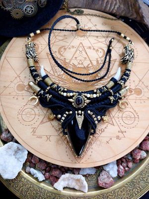 Bloodmoon necklace 