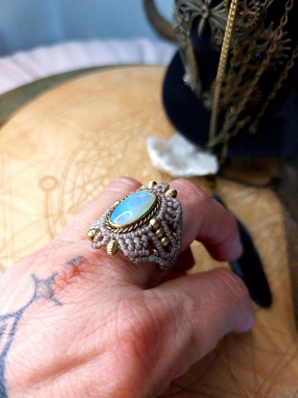 Opal ring grey