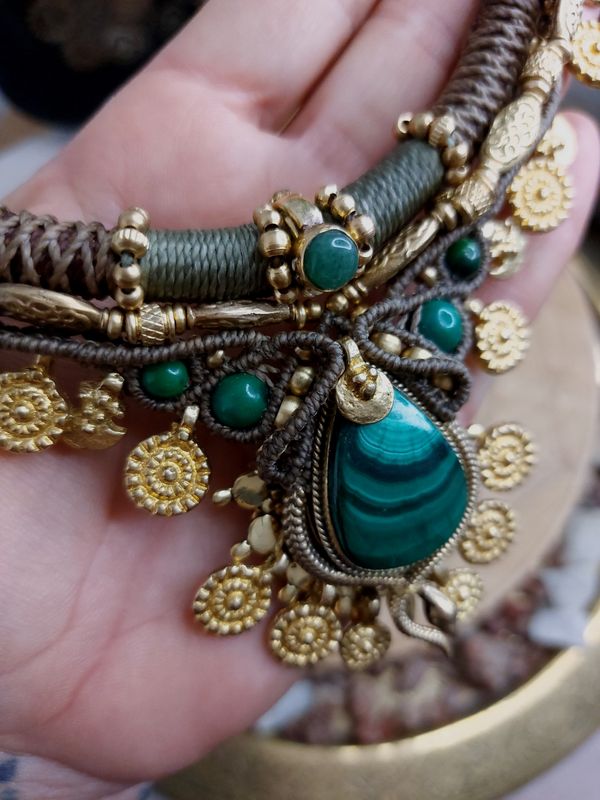 Golden forest malachite necklace 