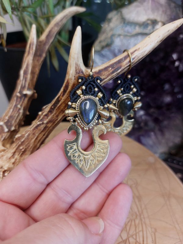 Moonfang Labradorite Earrings
