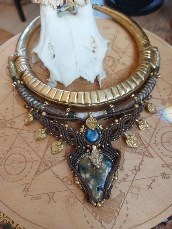 Lunar reef choker