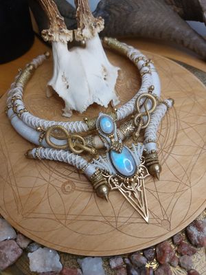 Lunar Oracle choker