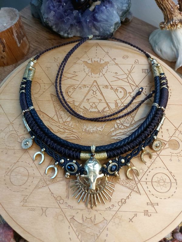 Shadow totem choker