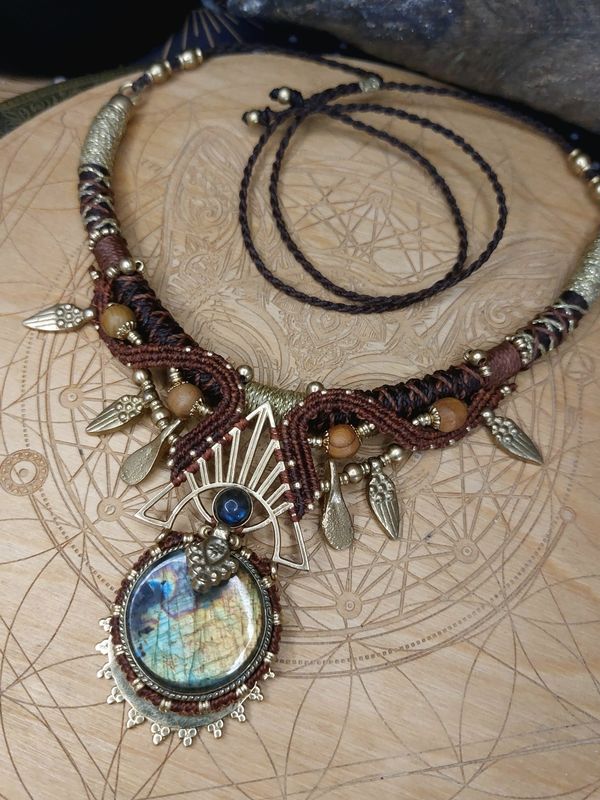 Golden vision necklace