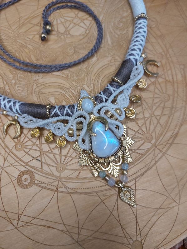 Lunar Oracle Talisman