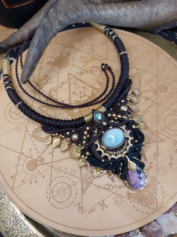 Aurora Heartveil Choker