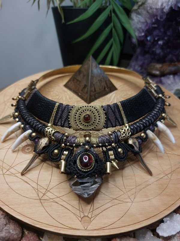 Blood Moon Raven Chalice choker