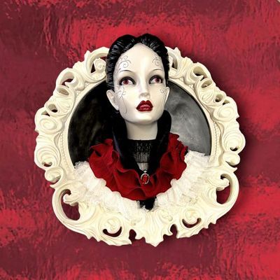Vampiress Dimensional Wall Bust Halloween Decor *SHIPS WITHIN 10 DAYS* NEW 2025