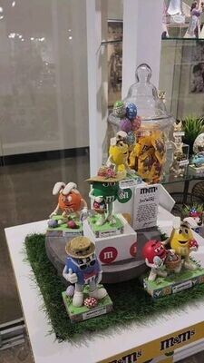 An Easter Beauty Green M&amp;M With Easter Hat By: Jim Shore