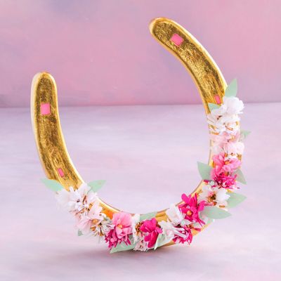 PRE-ORDER 19" Gallop's Lucky Horseshoe Display Christmas Decor Glitterville *SHIPS 10/2026 NEW 2026