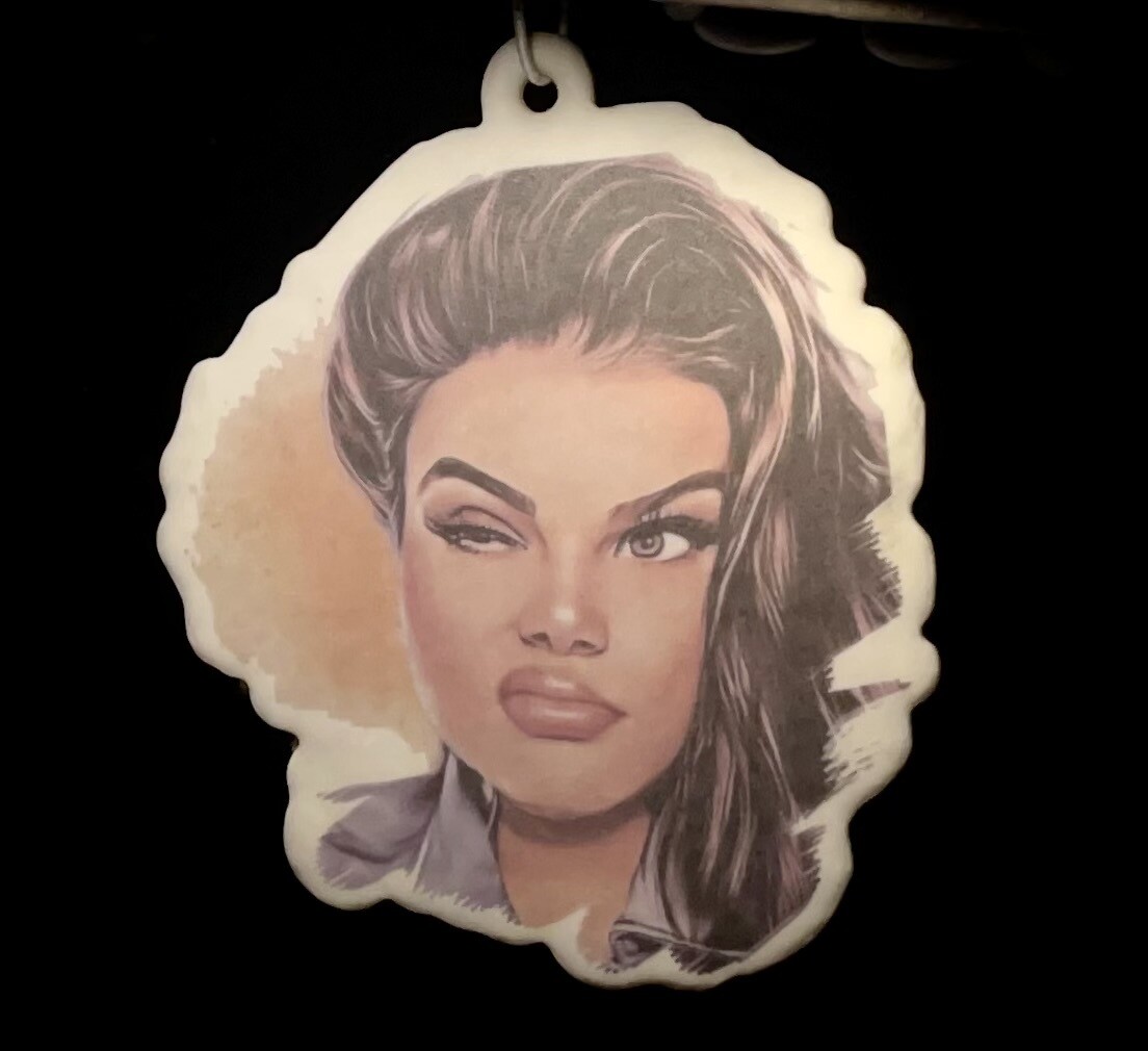 NINA MENG OG EYEROLL VERSACE
