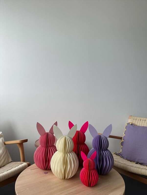 OSTERHASE STEHEND NEON PINK