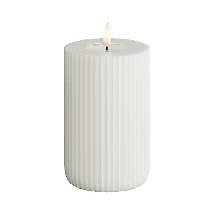 Weiße gerillte Kerze 7,5 x 12,5 cm