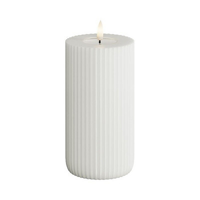 Weiße gerillte Kerze 7,5 x 15 cm