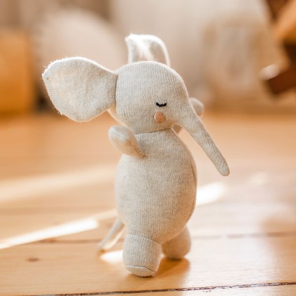Babyrassel Elefant, creme