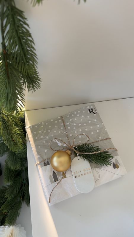 Servietten mit Anhänger und Deko