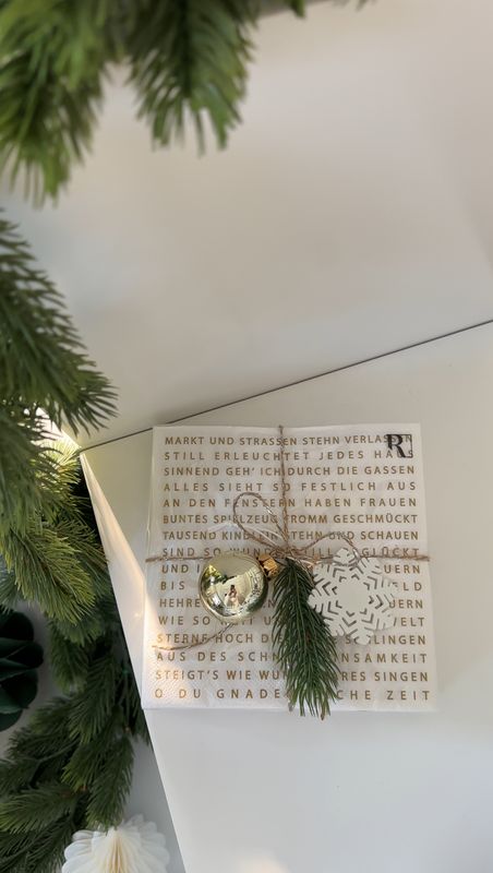 Servietten mit Anhänger und Deko