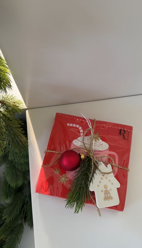 Servietten mit Anhänger und Deko