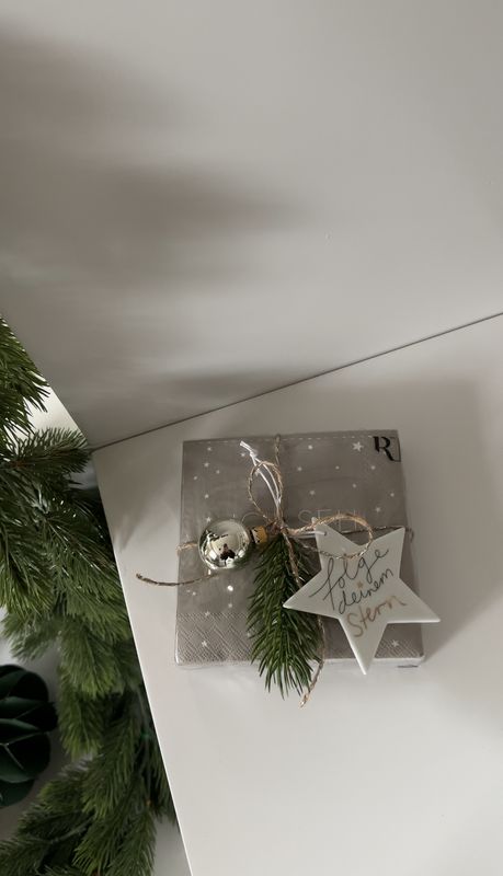 Servietten mit Anhänger und Deko