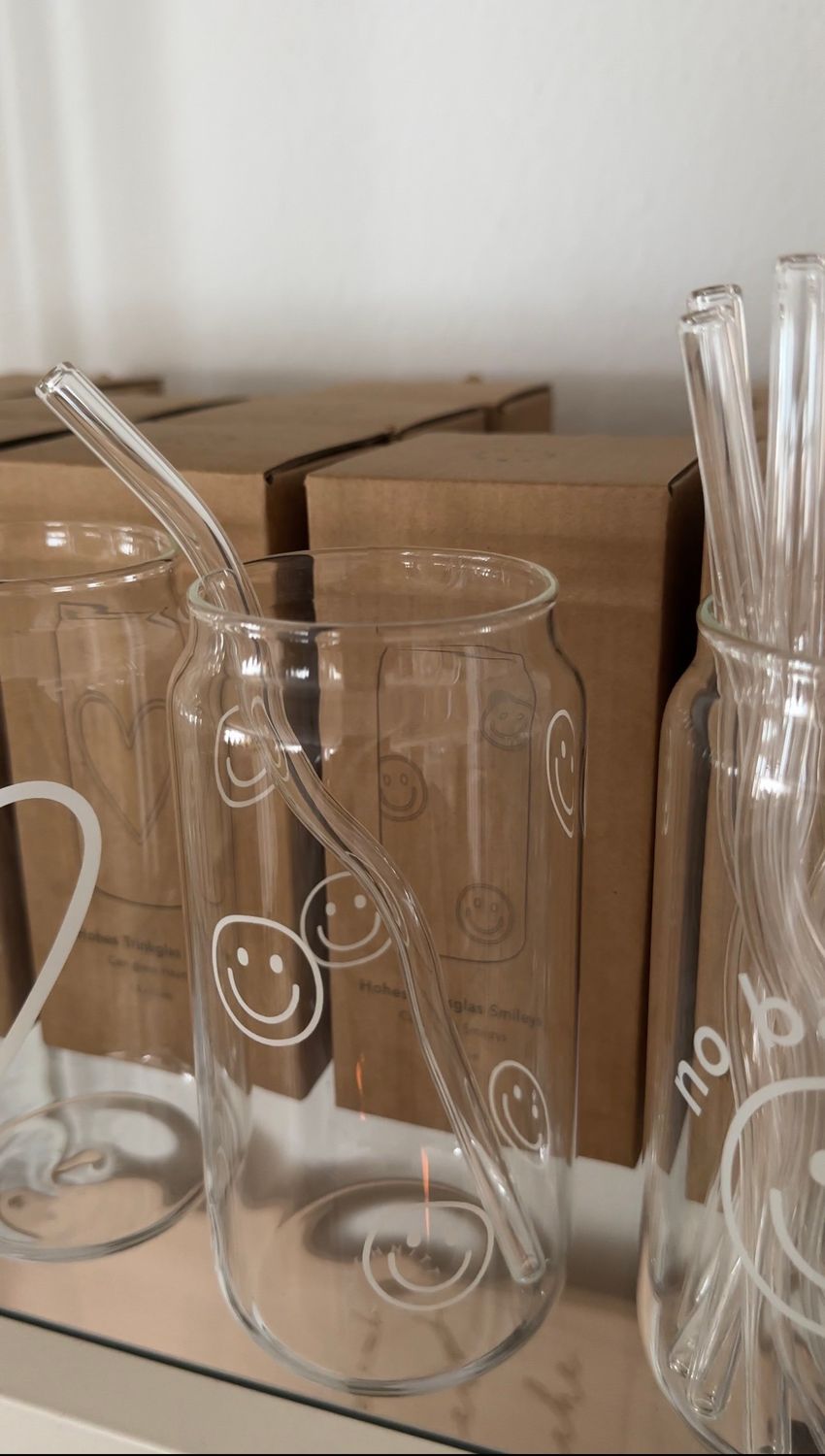 gewellter Strohhalm glas