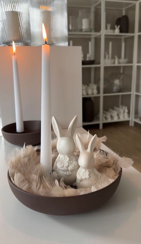 Kerzenschale mit Häschen und Federkranz