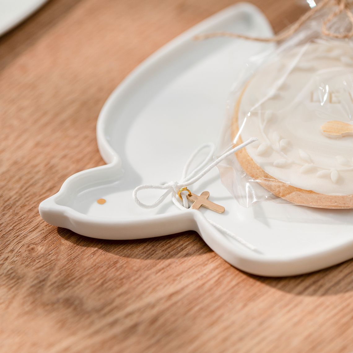 GLAUBENSFREUDE. KLEINER PORZELLANTELLER "TAUBE"