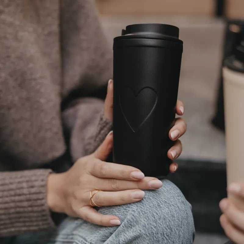 To go Becher Herz schwarz