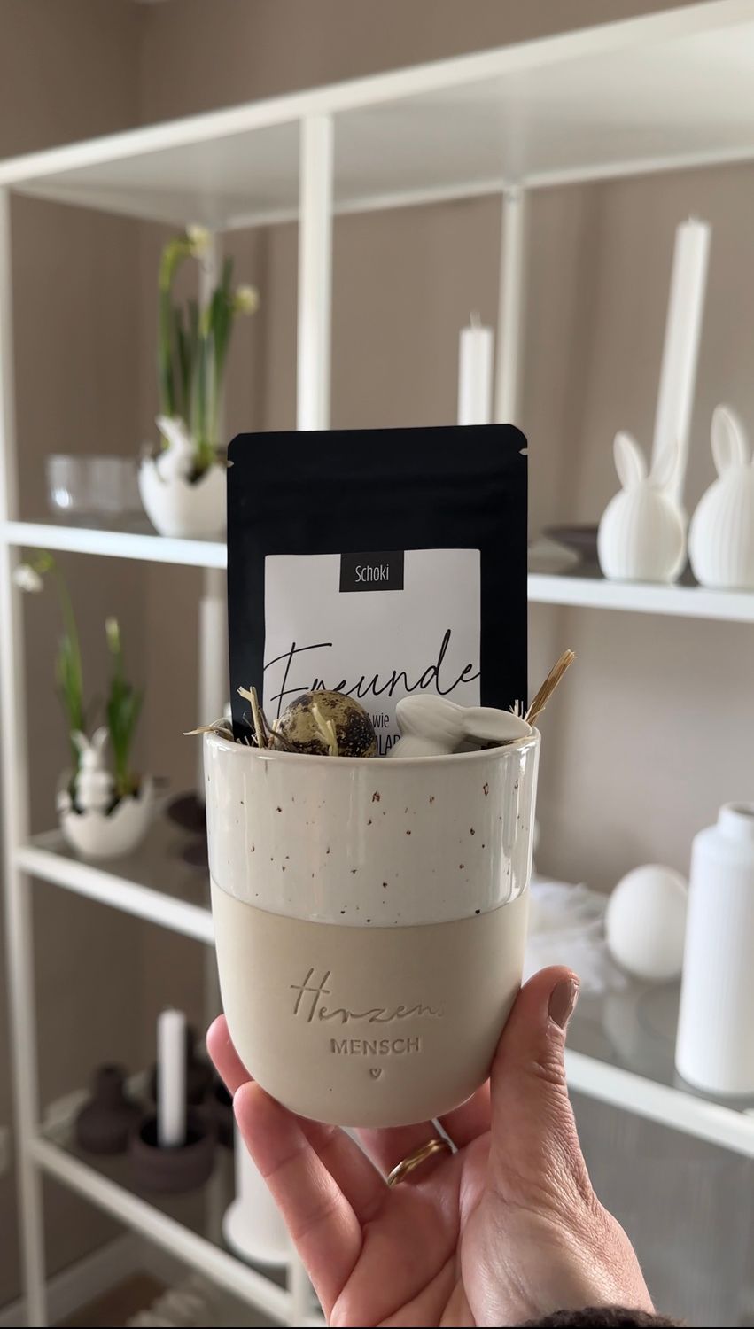 Becher mit Schoki und Hasen