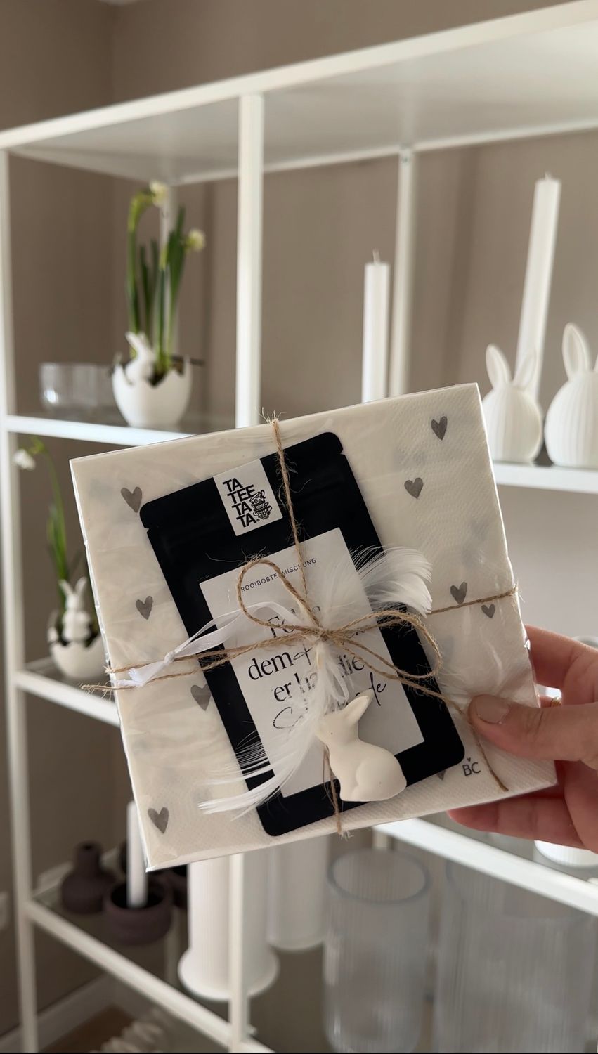 Servitten mit Tee und Anhänger