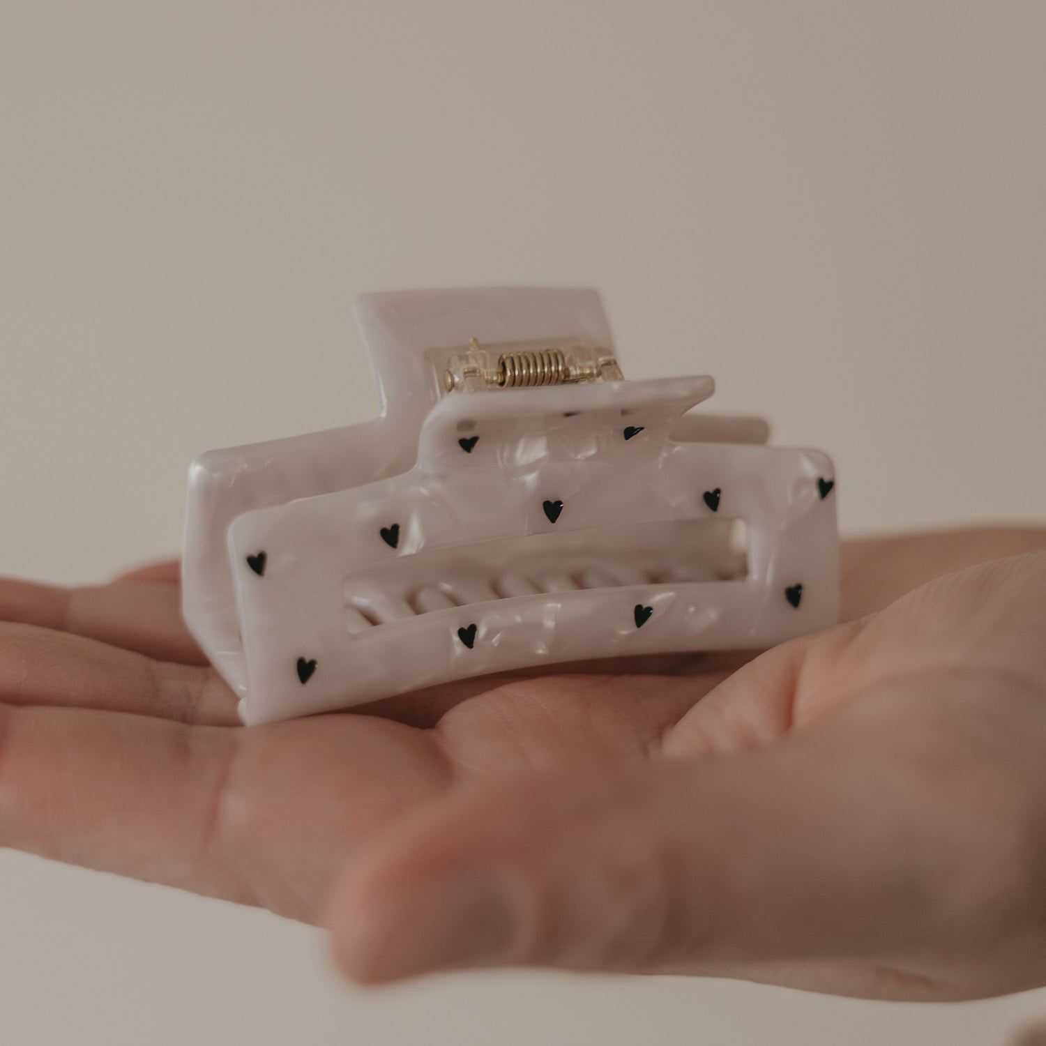 Haarspange eckig groß Herzen schwarz Pearl