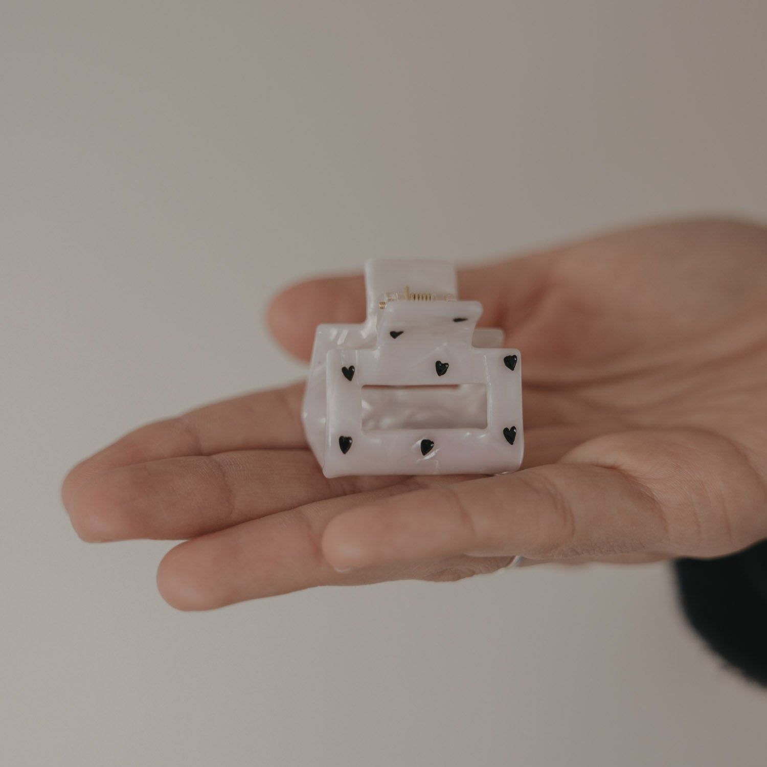 Haarspange eckig klein Herzen schwarz Pearl