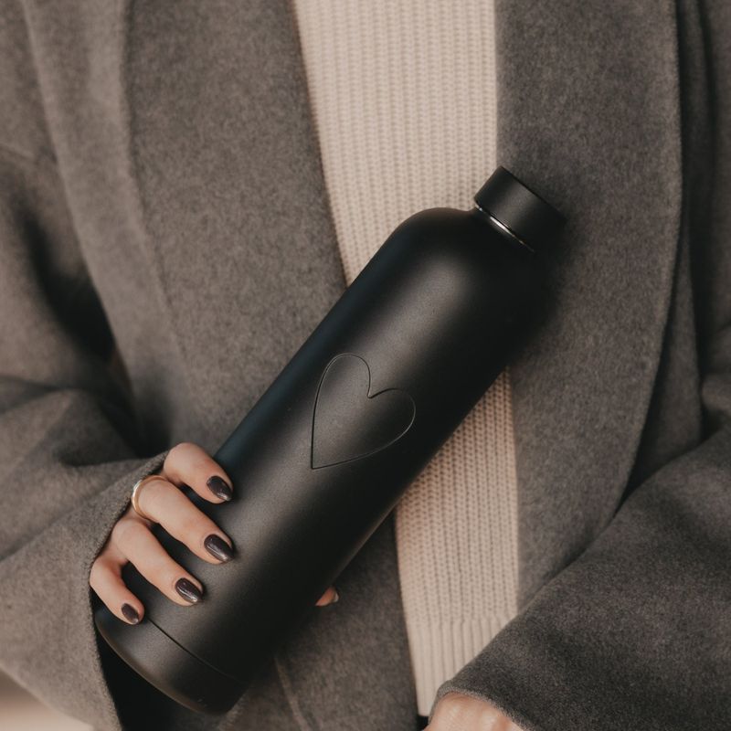 Trinkflasche aus Metall Herz schwarz