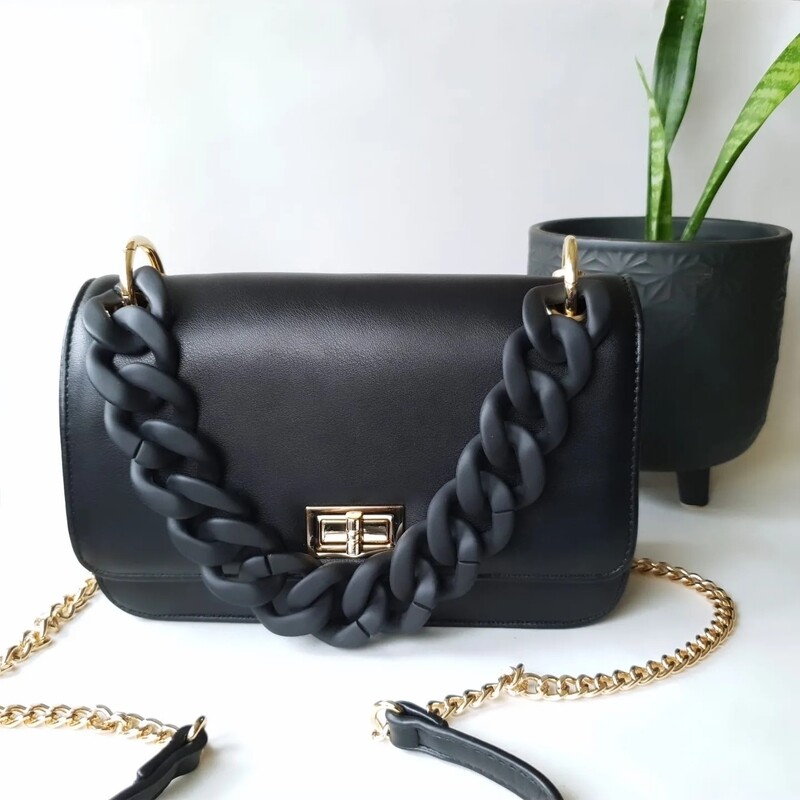Pochette Bandoulière à Rabat avec Chaîne Noir

