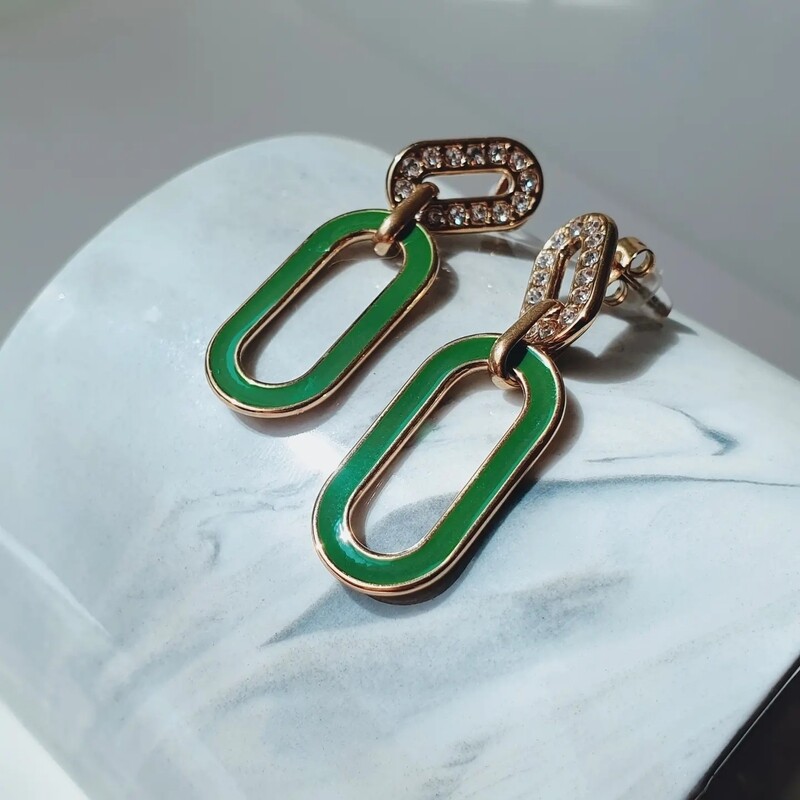 Boucles d'oreilles pendante verte 


