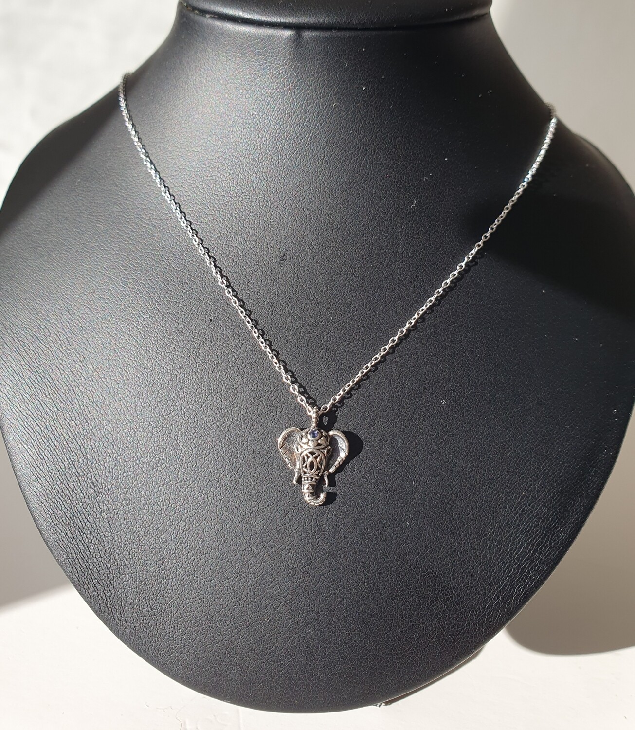 Collier Éléphant sertis 