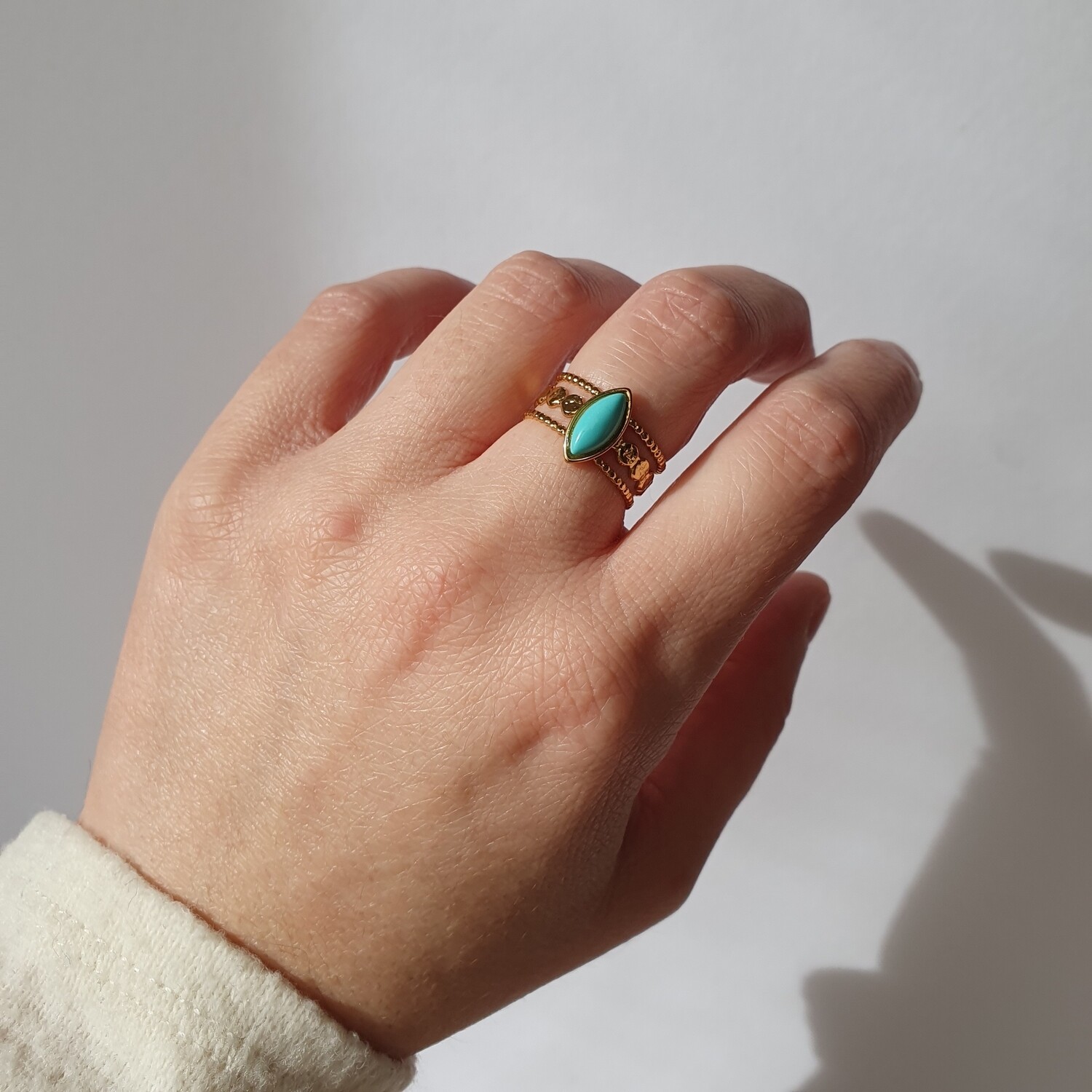 bague doré/pierre bleu turquoise 