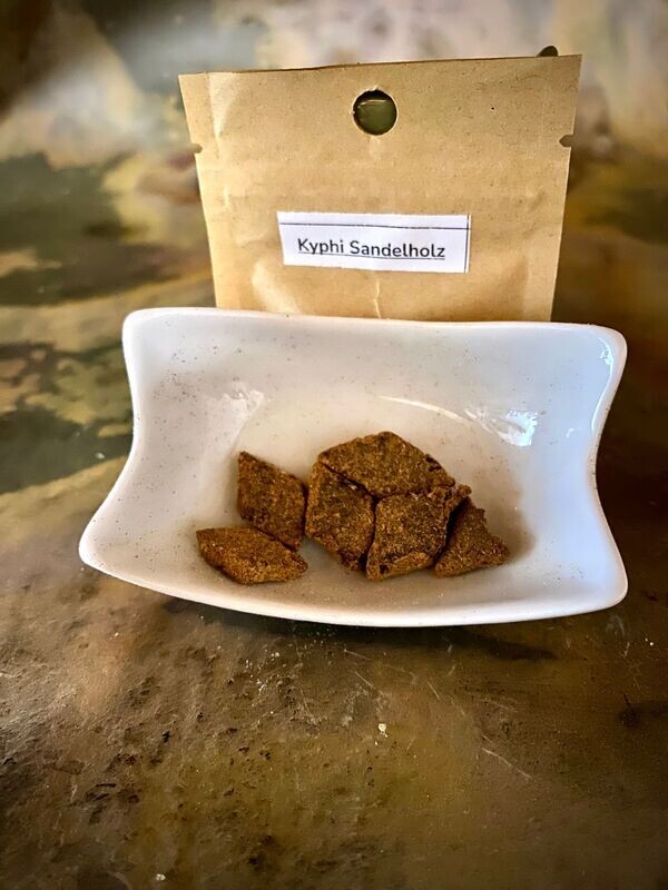 Kyphi Sandelholz