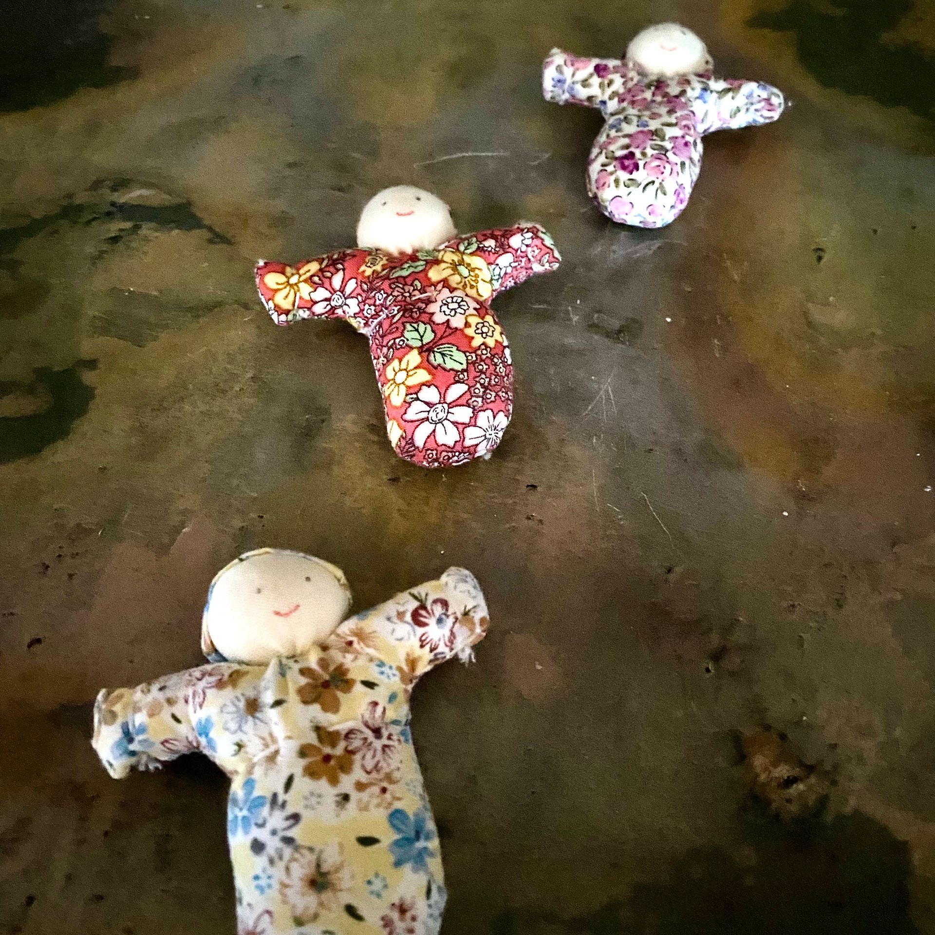 Sorgenpüppchen, Handarbeit