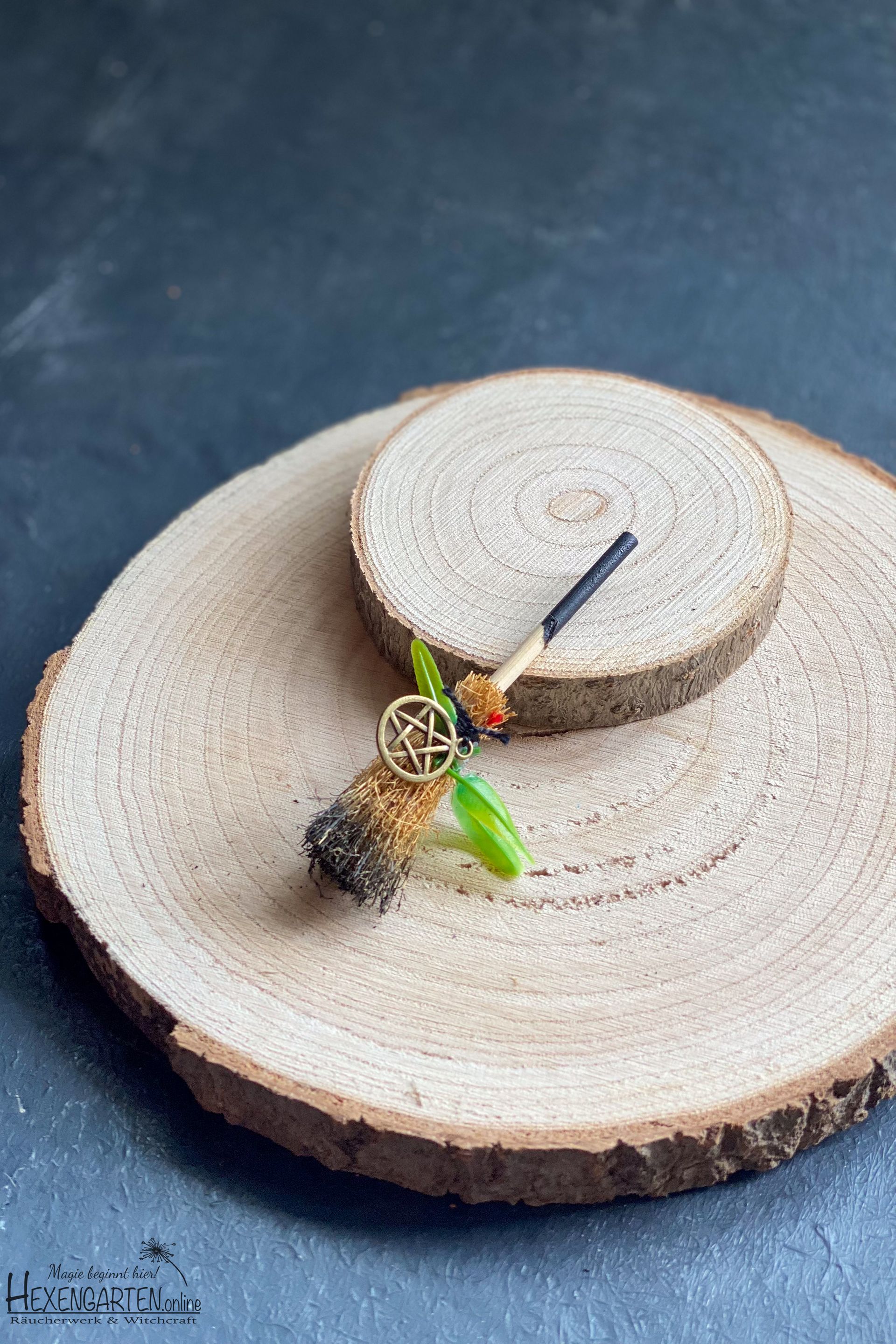 Mini Altarbesen – zauberhafter Reiniger für Altäre