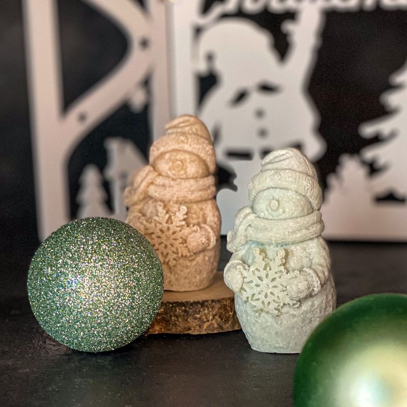 Schneemann mit Schneeflocke