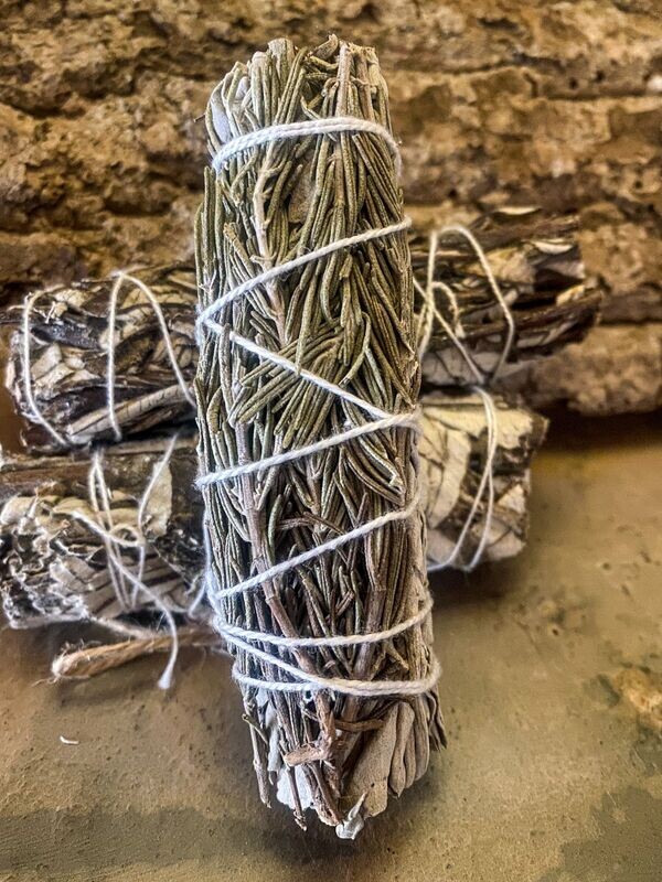Weißer Salbei Smudge Stick – mit Rosmarin