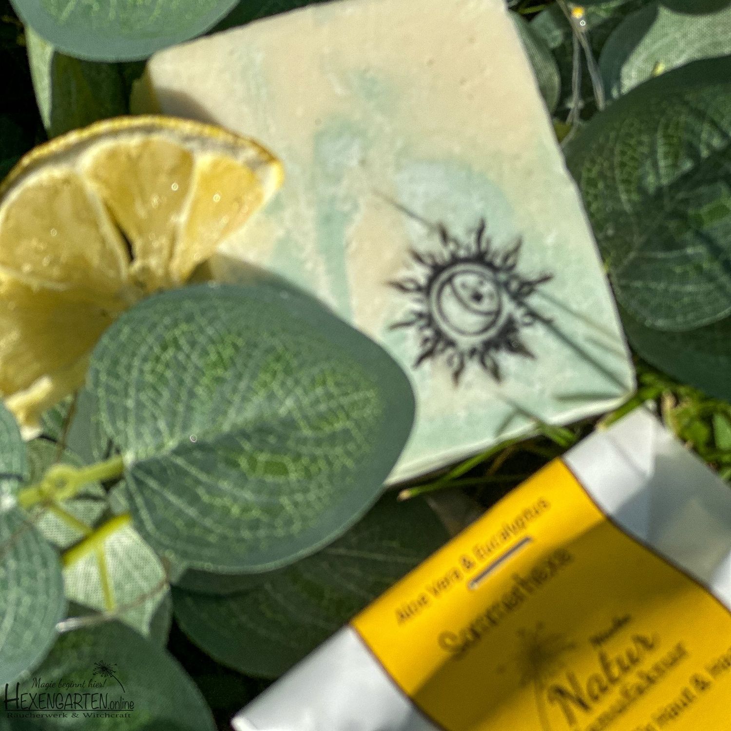 Sommerhexe Seife – Handgemachte Naturseife mit Aloe Vera & Eukalyptus Sommerhexe Seife – Handgemachte Naturseife mit Aloe Vera & Eukalyptus