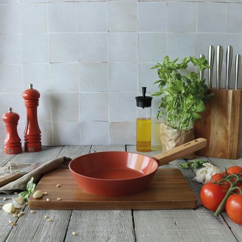 Poêle 20 cm Paprika - Ector d&#39;OGOLIVING : Robustesse et Élégance Nordique