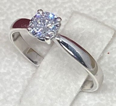 Elegant Round Ring