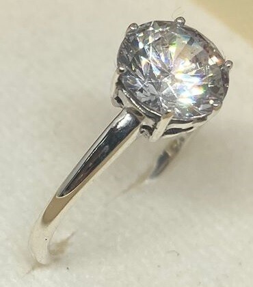 Stunning Round Promise Ring
