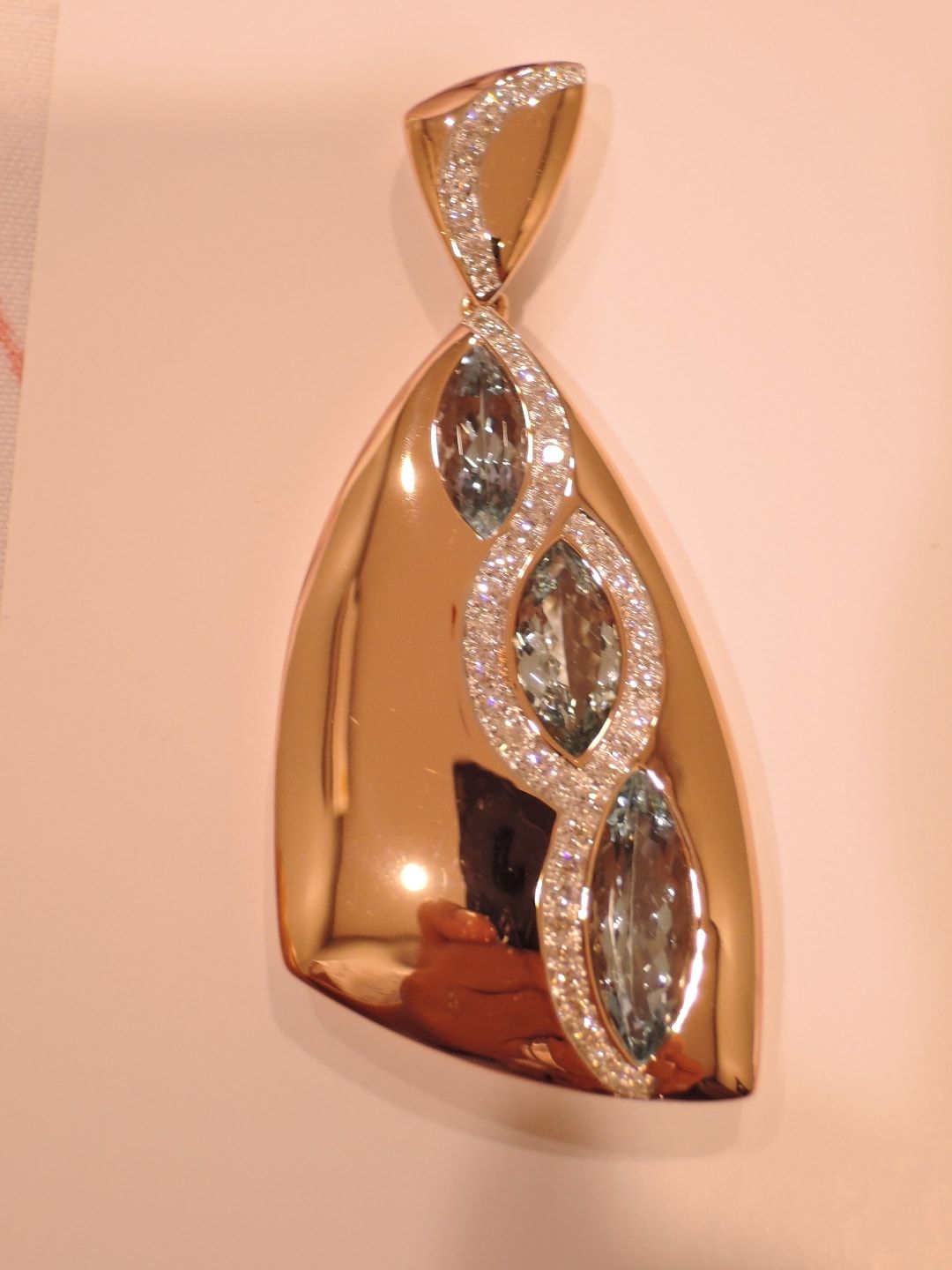 Alien Pendant
