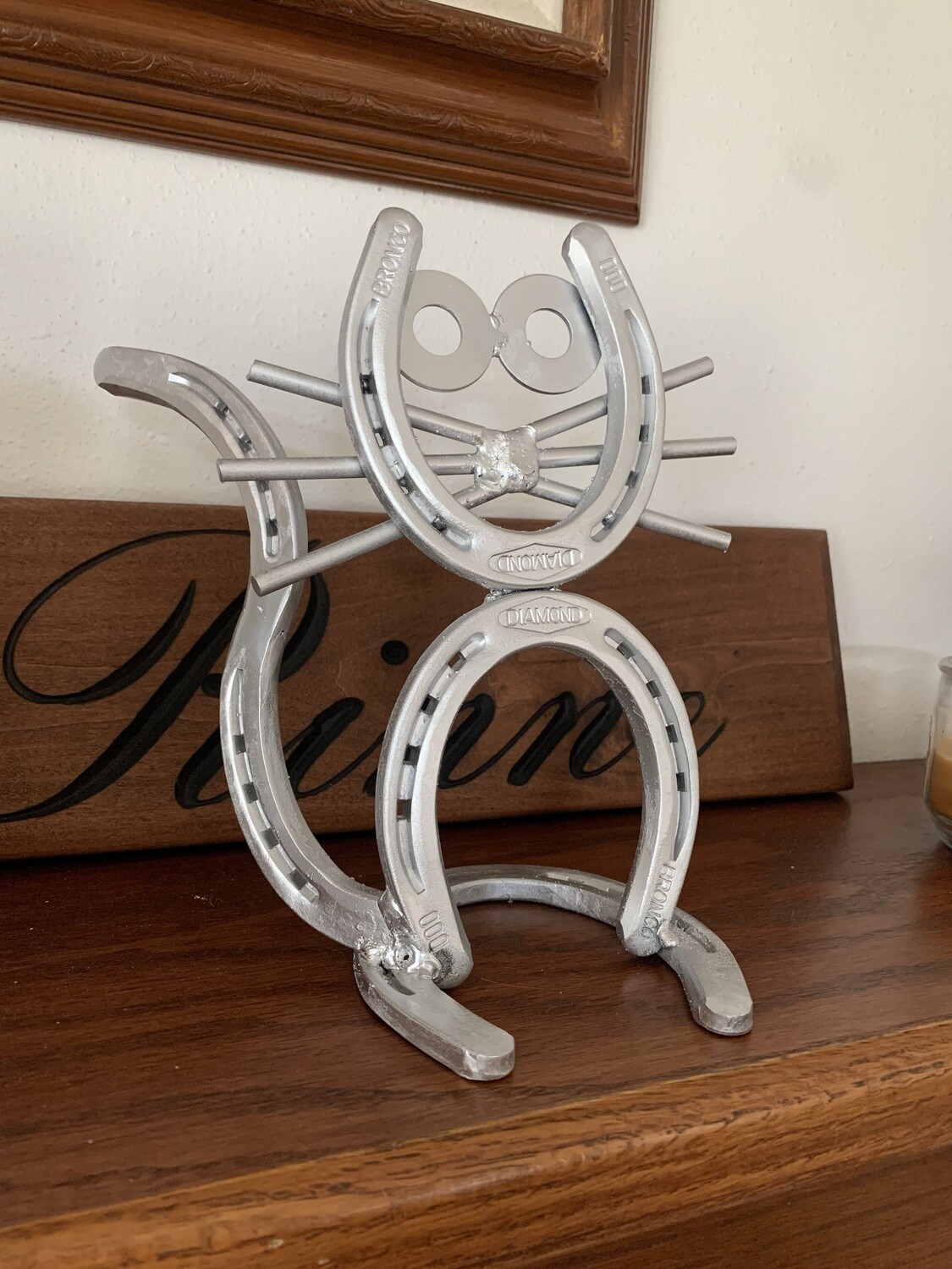Horseshoe Cat